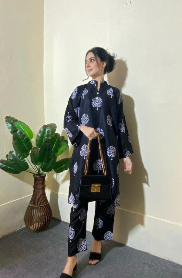 2 Pcs Women Stitched Linen Suit